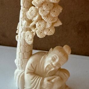 ASIAN IVORY CARVED FIGURINE